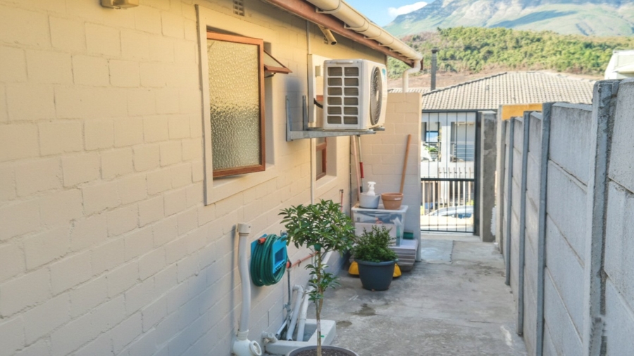 3 Bedroom Property for Sale in Arbeidslus Western Cape